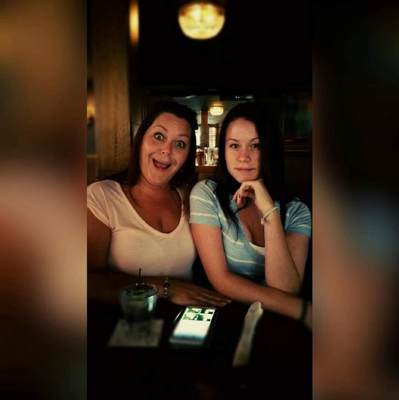 Meet your Posher, Jennifer - Picture 1 of 2